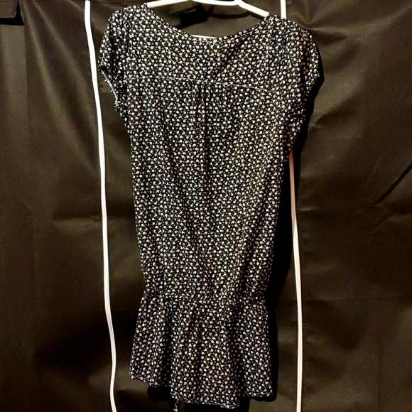 Womens floral sleeveless top with jeweled buttons - Picture 2 of 5